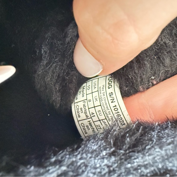 UGG women’s Classic Short II sheepskin boot black size 10 - Picture 6 of 6